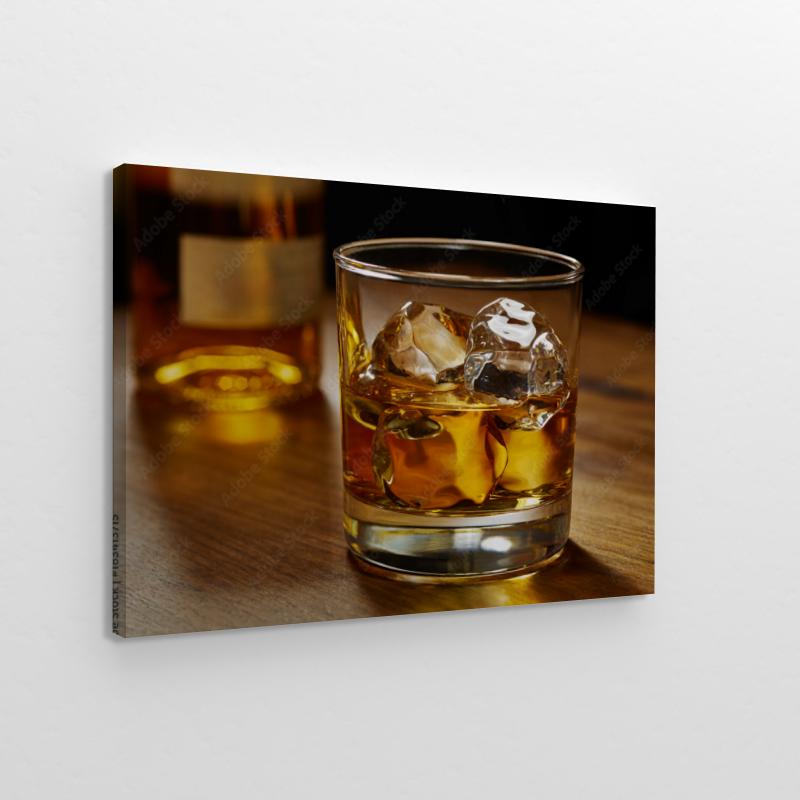 Glass of whiskey on ice obraz