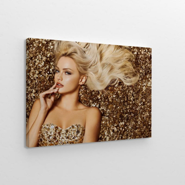 Obraz na płótnie Piękna blondynka w złocie