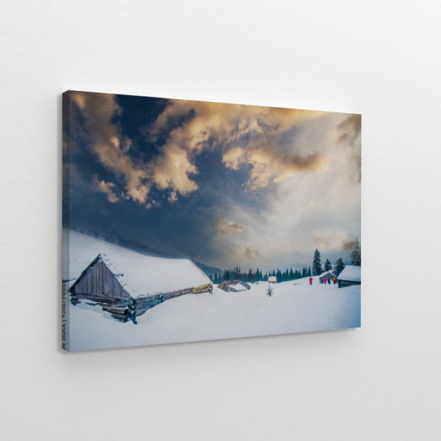 Zimowa kompozycja zaśnieżony domek w górach obraz