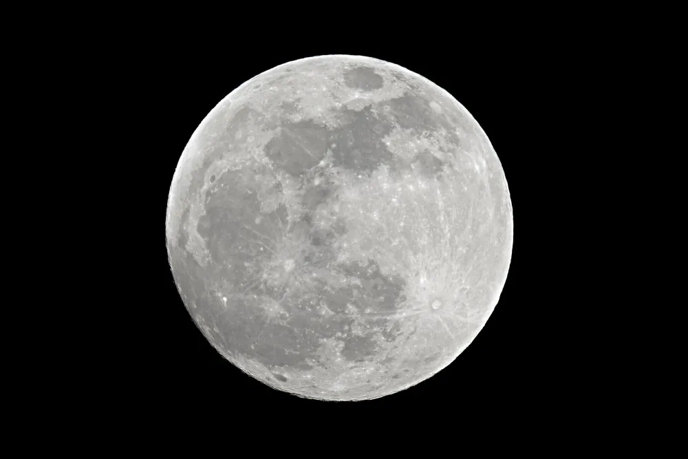 Jak fotografować Księżyc? Poradnik jak zrobić zdjęcie księżyca